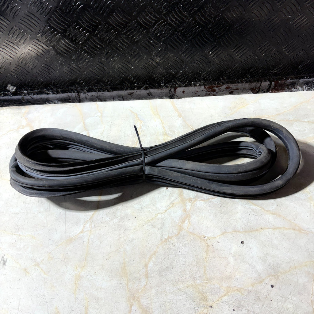 Hyundai Santa Fe MK2 2006-2012 Right Driver Rear Weatherstrip Rubber Door Seal