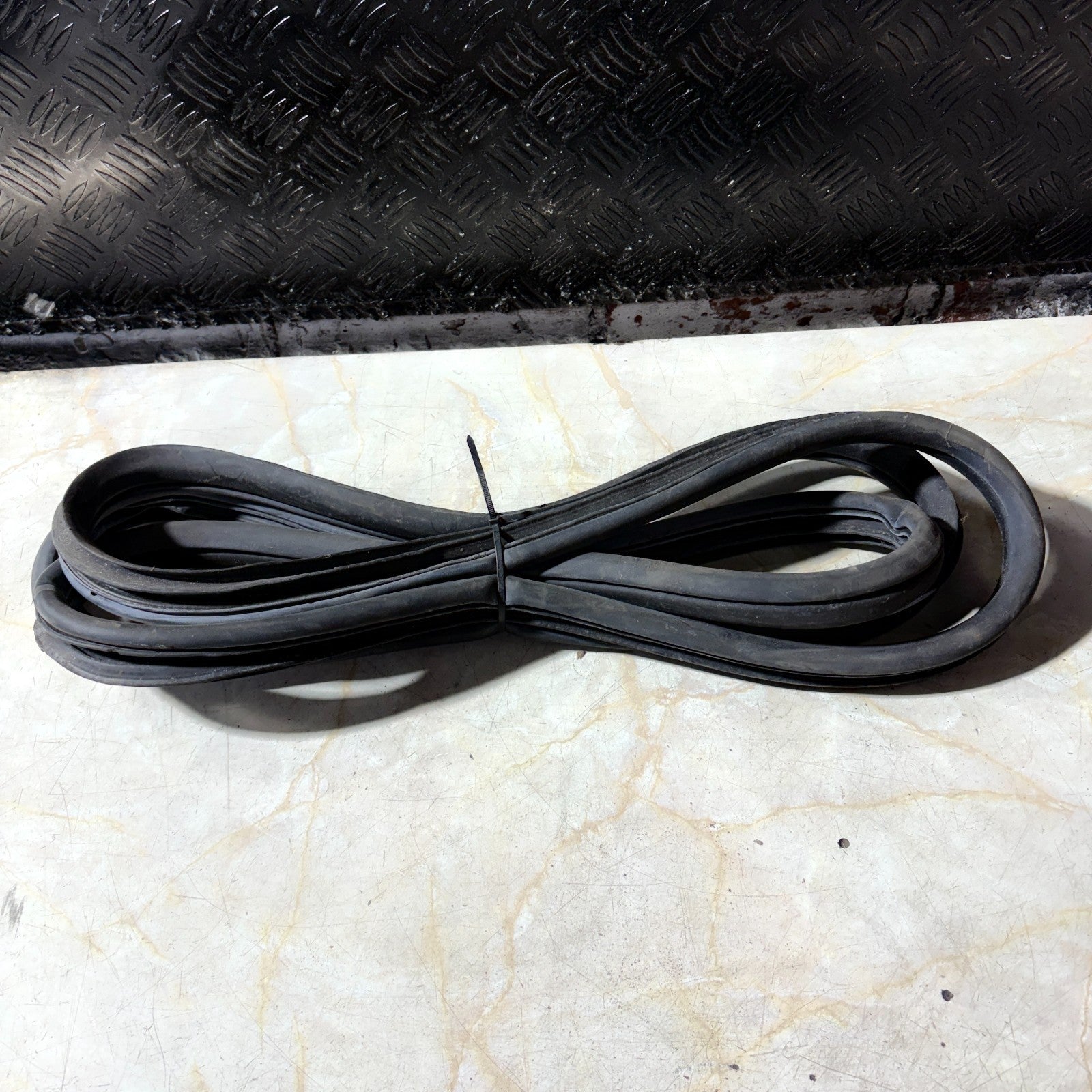 Hyundai Santa Fe MK2 2006-2012 Right Driver Rear Weatherstrip Rubber Door Seal