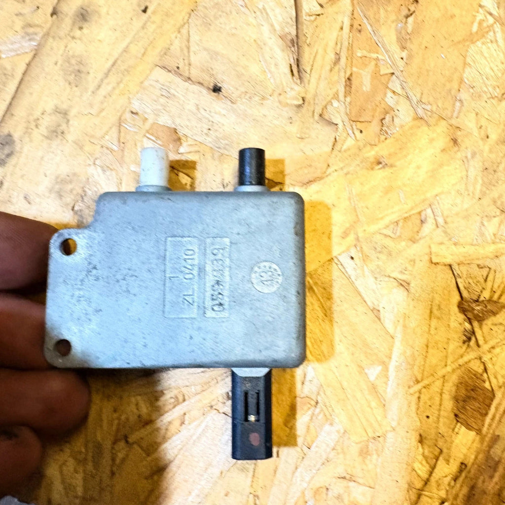 MERCEDES C CLASS W204 AM/FM FM/TMC ANTENNA SPLITTER 059339 2013
