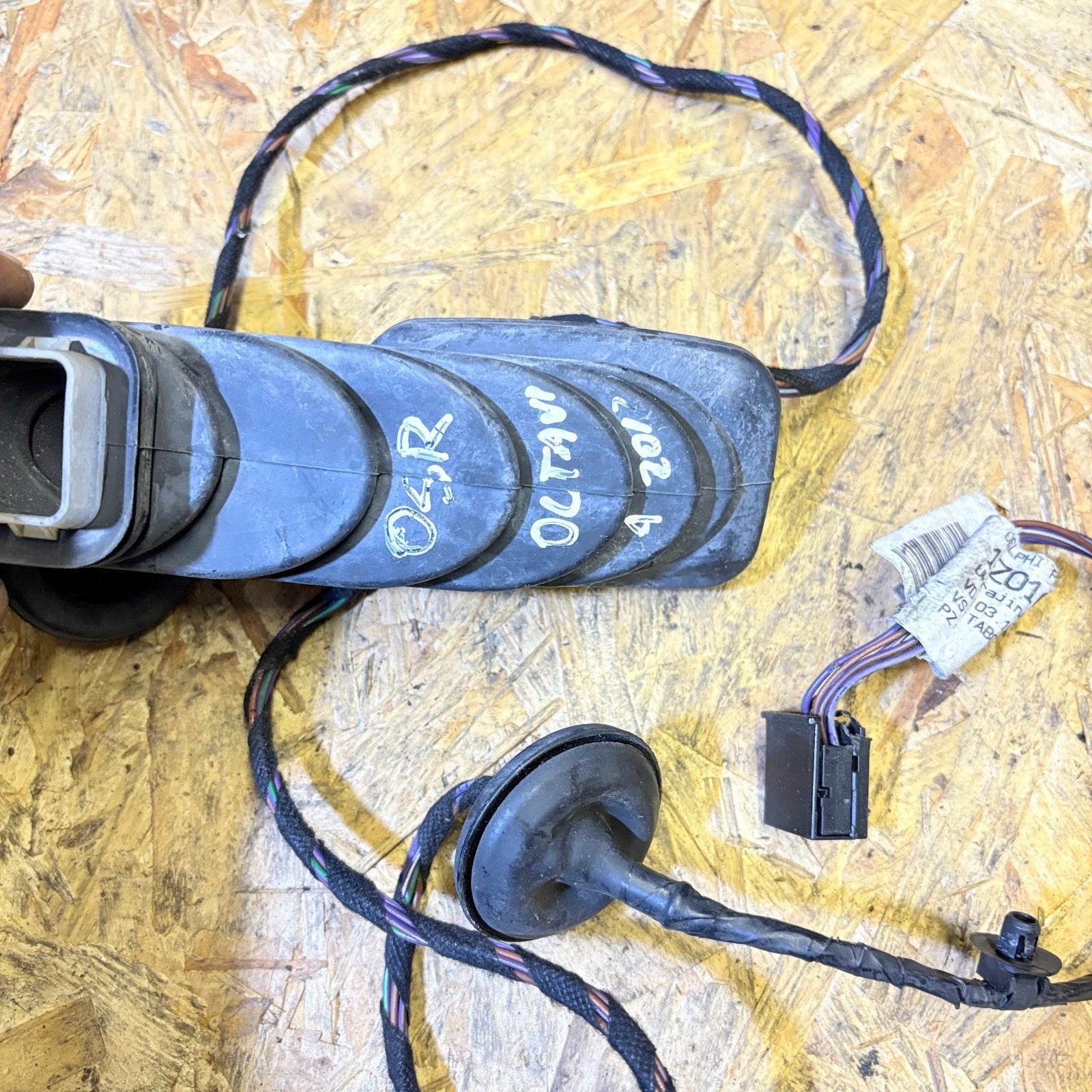SKODA OCTAVIA REAR DRIVERS RIGHT SIDE DOOR WIRING LOOM HARNESS 2017