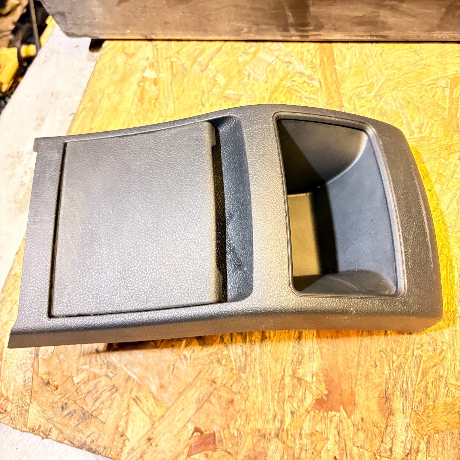 MERCEDES BENZ A-CLASS W176 2013 ASHTRAY REAR A2466460069