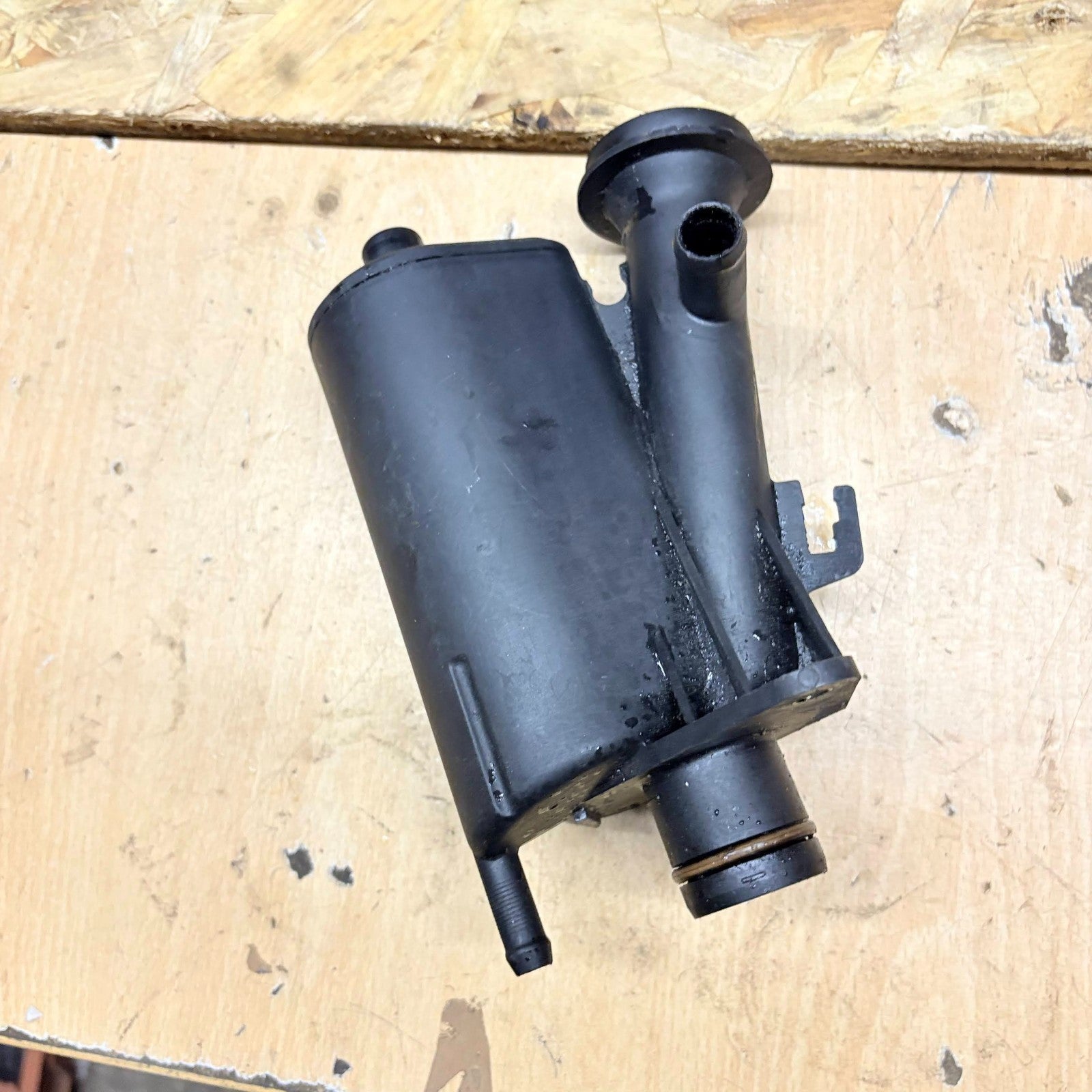 2001-2006 VAUXHALL VIVARO RENAULT TRAFIC 1.9 DCI OIL BREATHER SEPERATOR VALVE