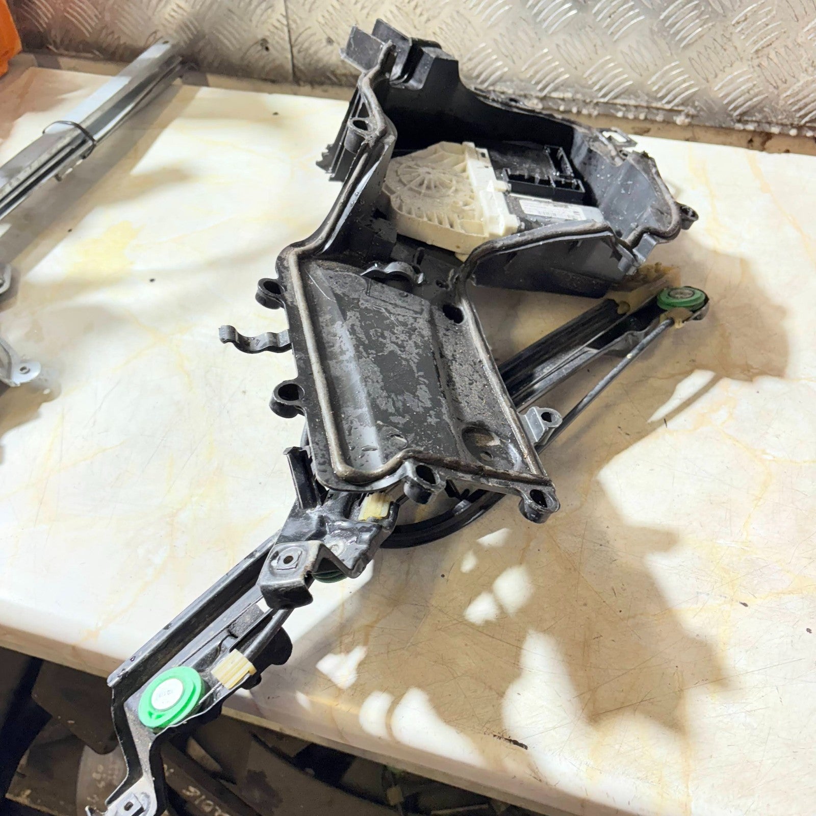 2009-2012 SEAT LEON MK2 DRIVER FRONT RIGHT WINDOW REGULATOR 1P0837402T