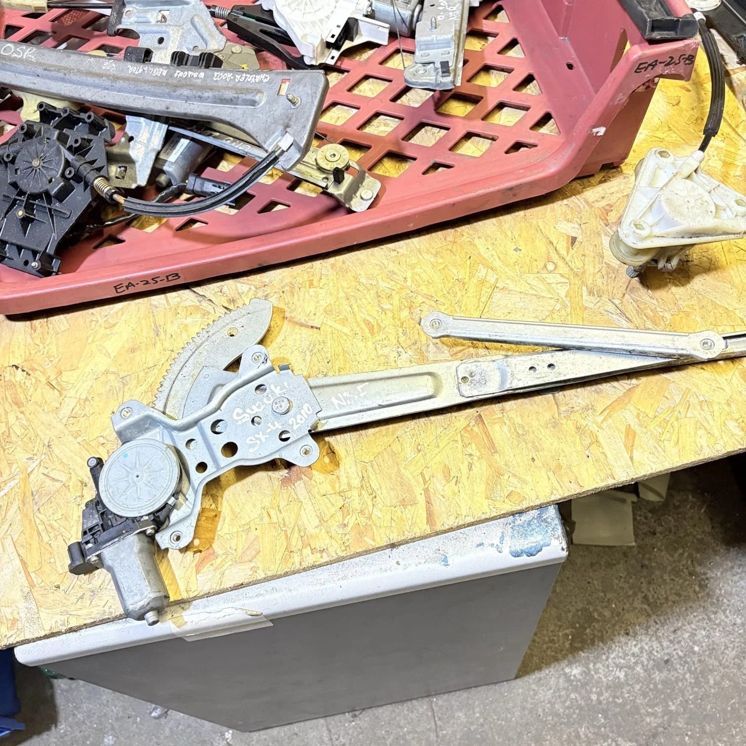 Suzuki SX-4 WINDOW REGULATOR MOTOR PASSENGER FRONT SIDE 2010