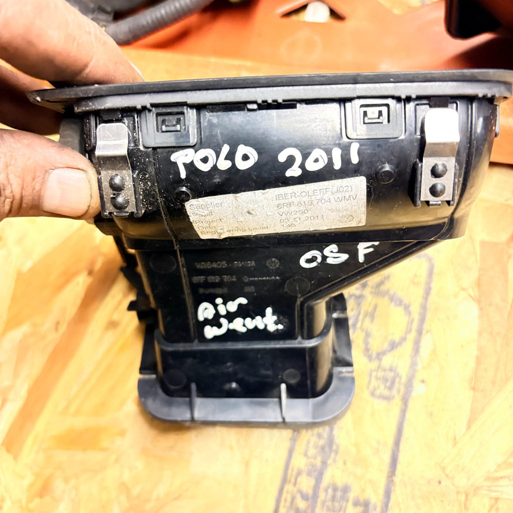 2009-2014 VW POLO 6R O/S DRIVERS SIDE DASH VENT 6RF 819 704 C