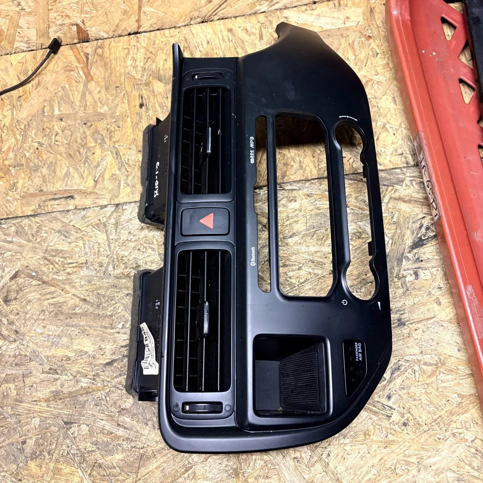 2013 KIA RIO RADIO TRIM WITH AIRVENTS 97420-1W900, 84741-1W900 2012-2016