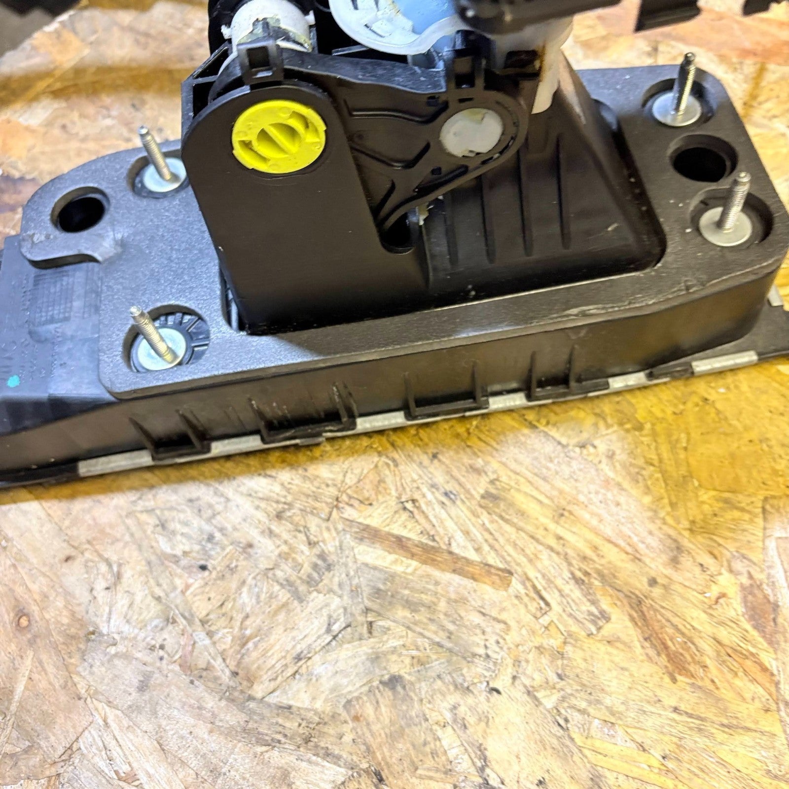 2018 SEAT ARONA GEAR SHIFTER SELECTOR WITH CABLES 2Q0711049K