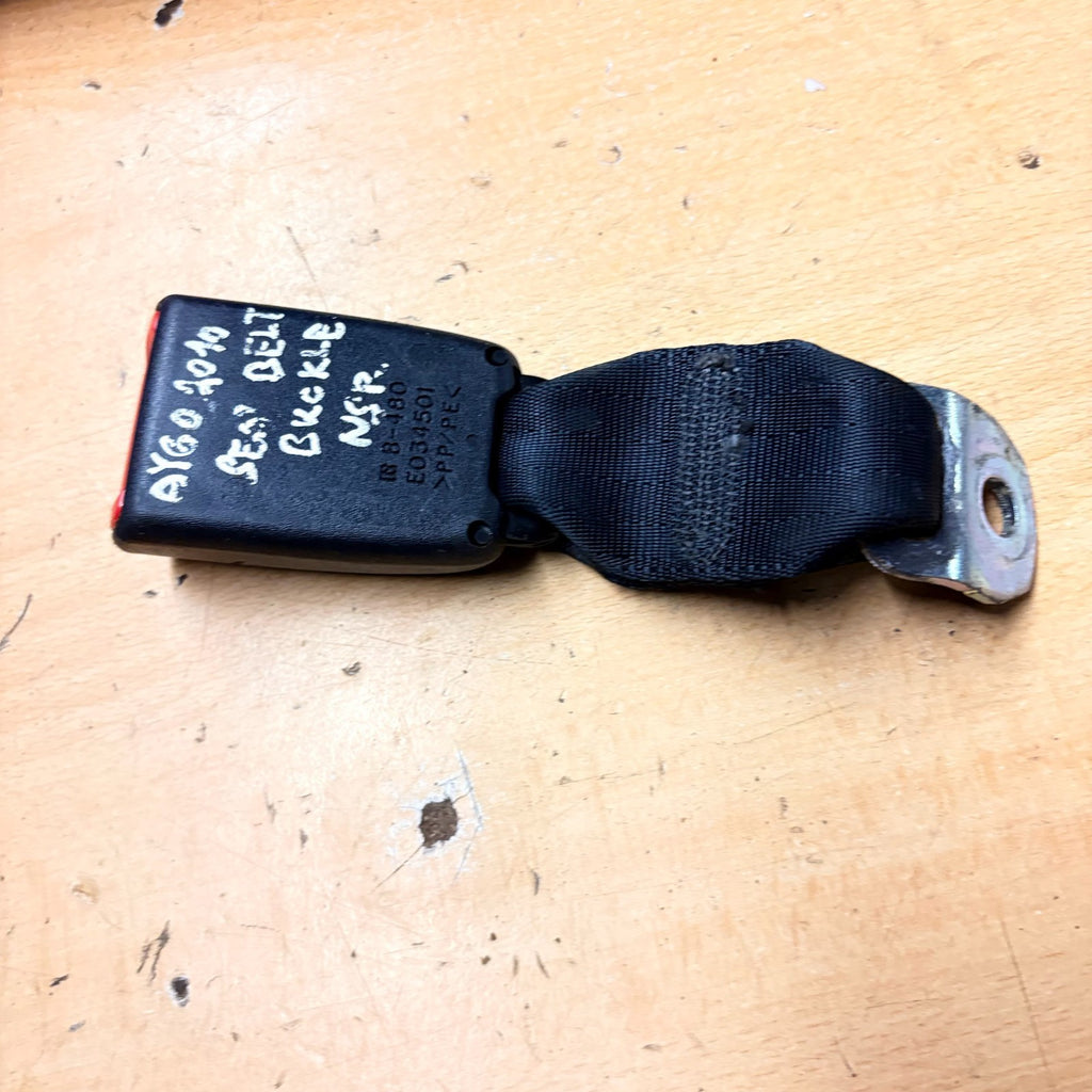 Toyota Aygo Mk1 2005-2014 NSR Passenger Seatbelt Buckle Stalk E034501 B-480