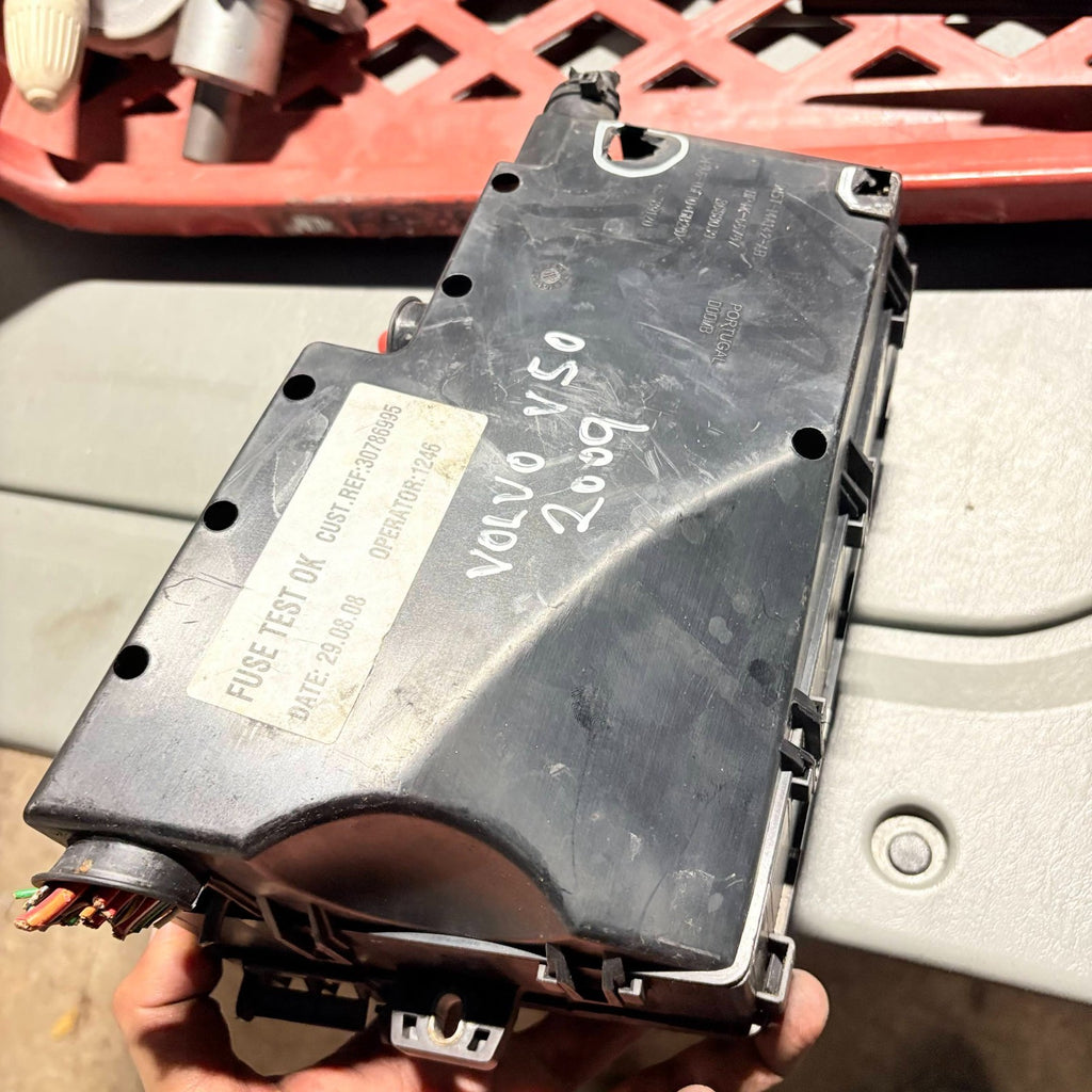VOLVO V50 2004-2012 FUSE BOX 30786995