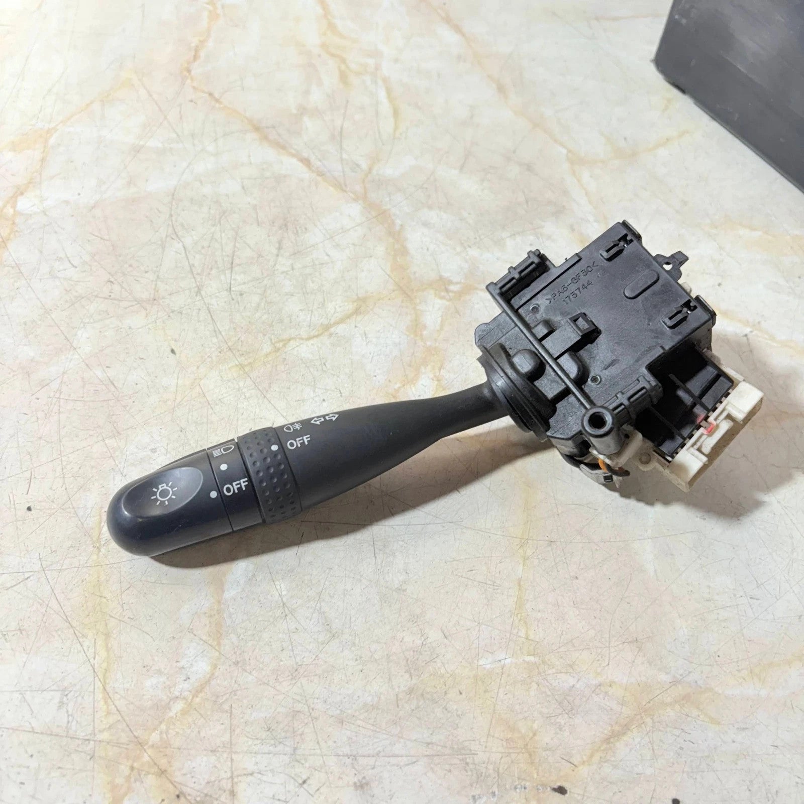 SUZUKI SWIFT LIGHT STALK SWITCH 173744 2013-2017
