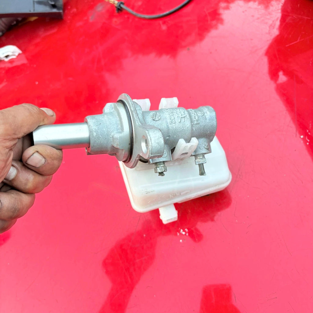 Brake Master Cylinder Tank 2013 Toyota Aygo