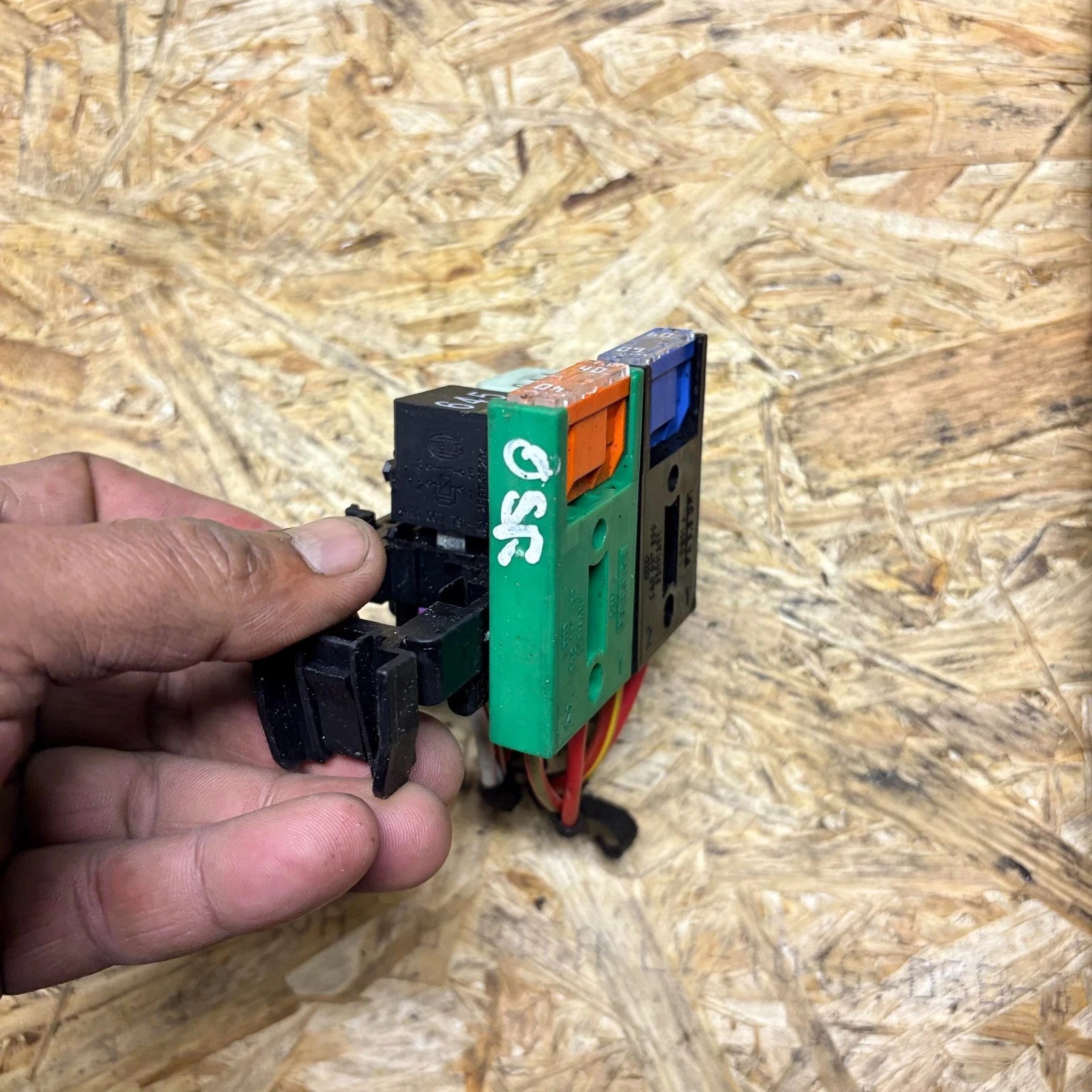 AUDI A4 FUSE RELAY BOX 2008 - 2014