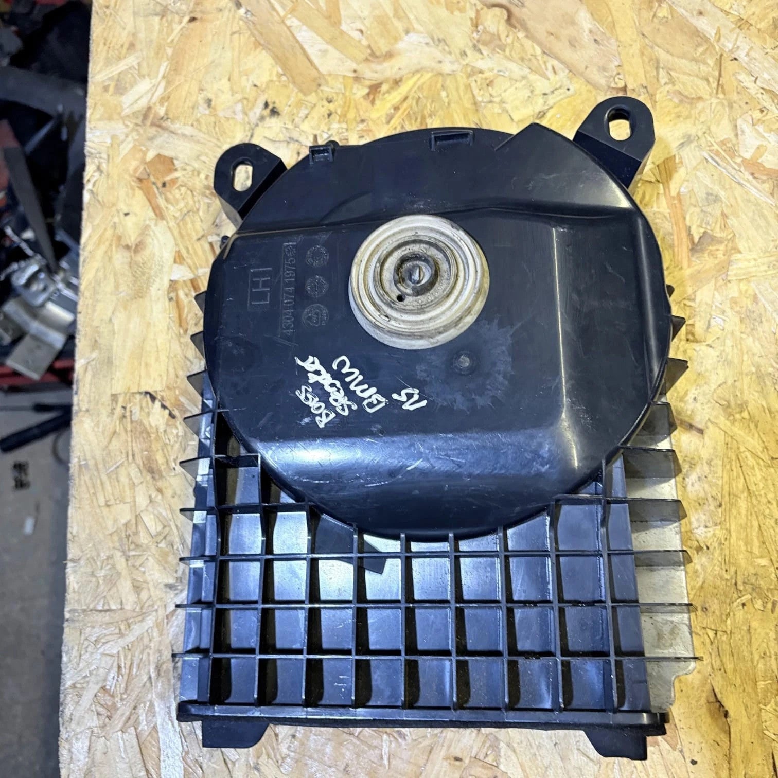 BMW 1 SERIES SPEAKER SUBWOOFER BOSS 43040741975