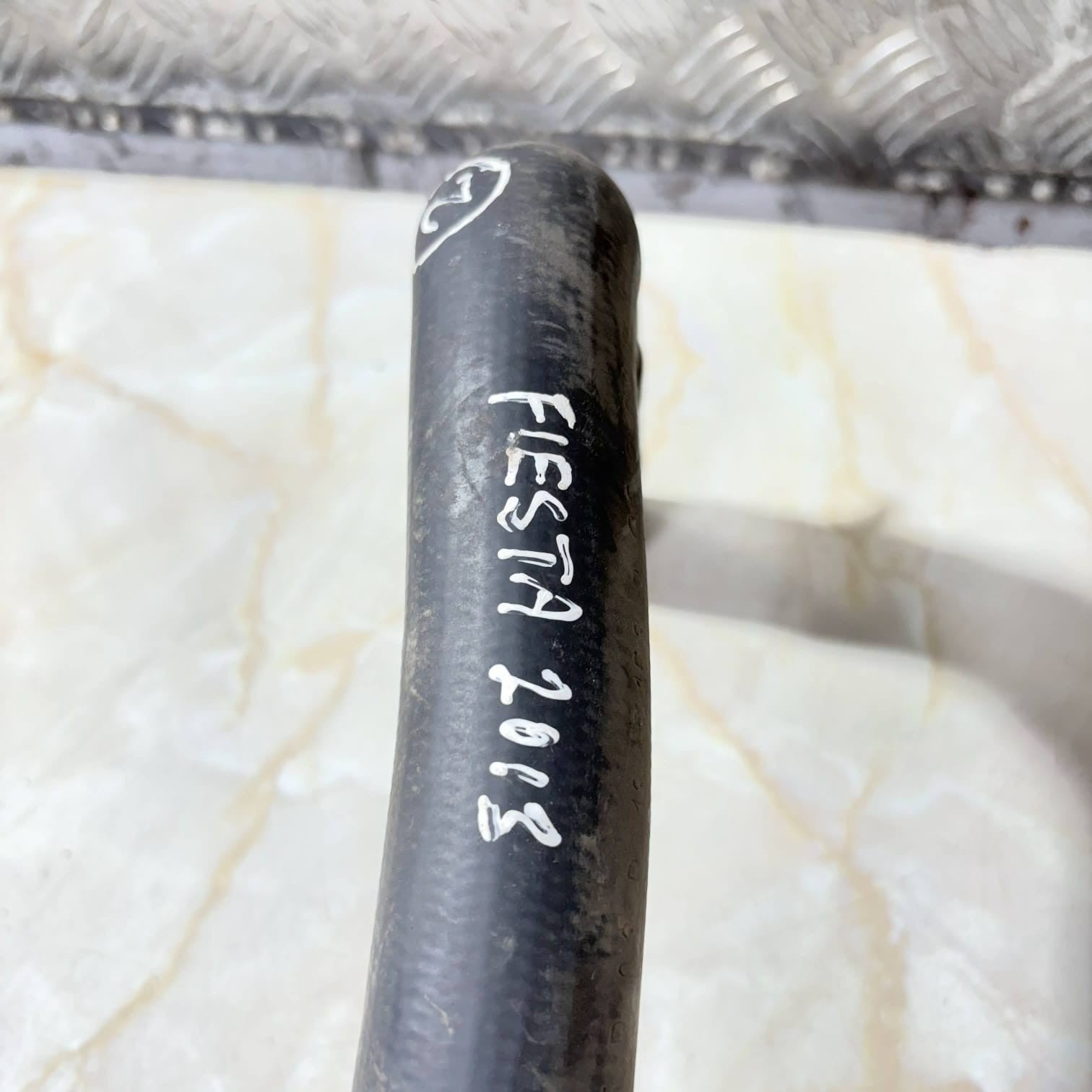 FORD FIESTA WATER PIPE BULKHEAD SINGLE 1.25 PETROL MK7 2013 8V21-18K579-A