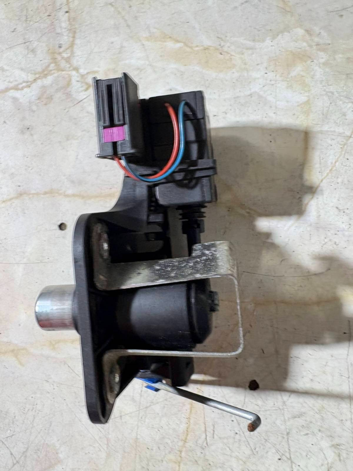 VAUXHALL CORSA C TAILGATE BOOT CENTRAL LOCING MOTOR 32505603