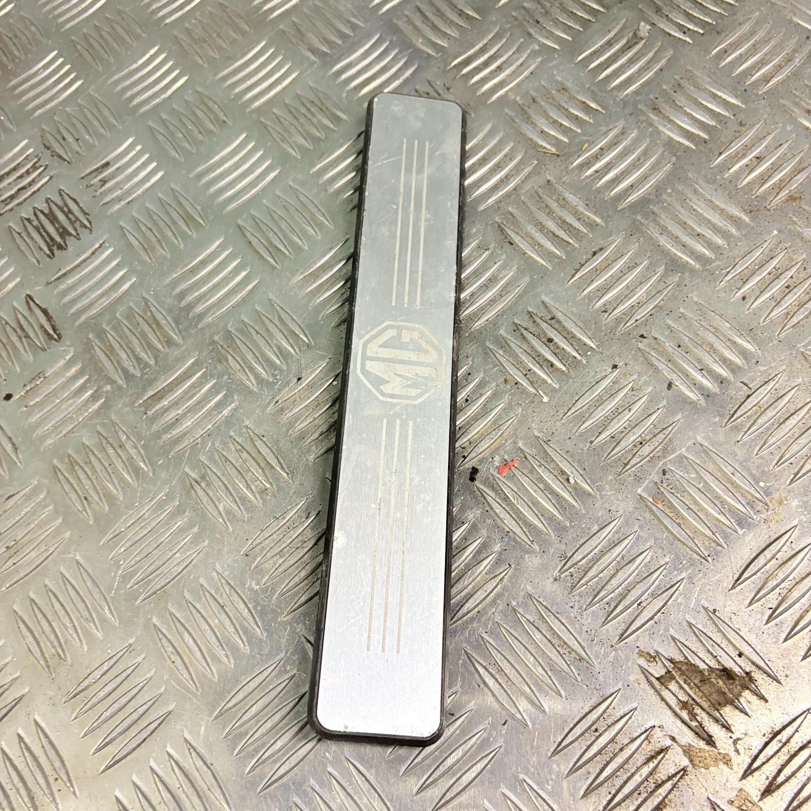 2011-16 MG6 GT MK1 Offside Driver Rear Foot Step Trim Plate 10012153