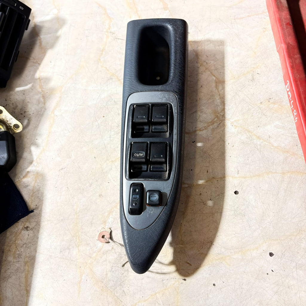 Toyota Avensis T250 03-09 Front Right Door Window Switch Panel 74231-05060