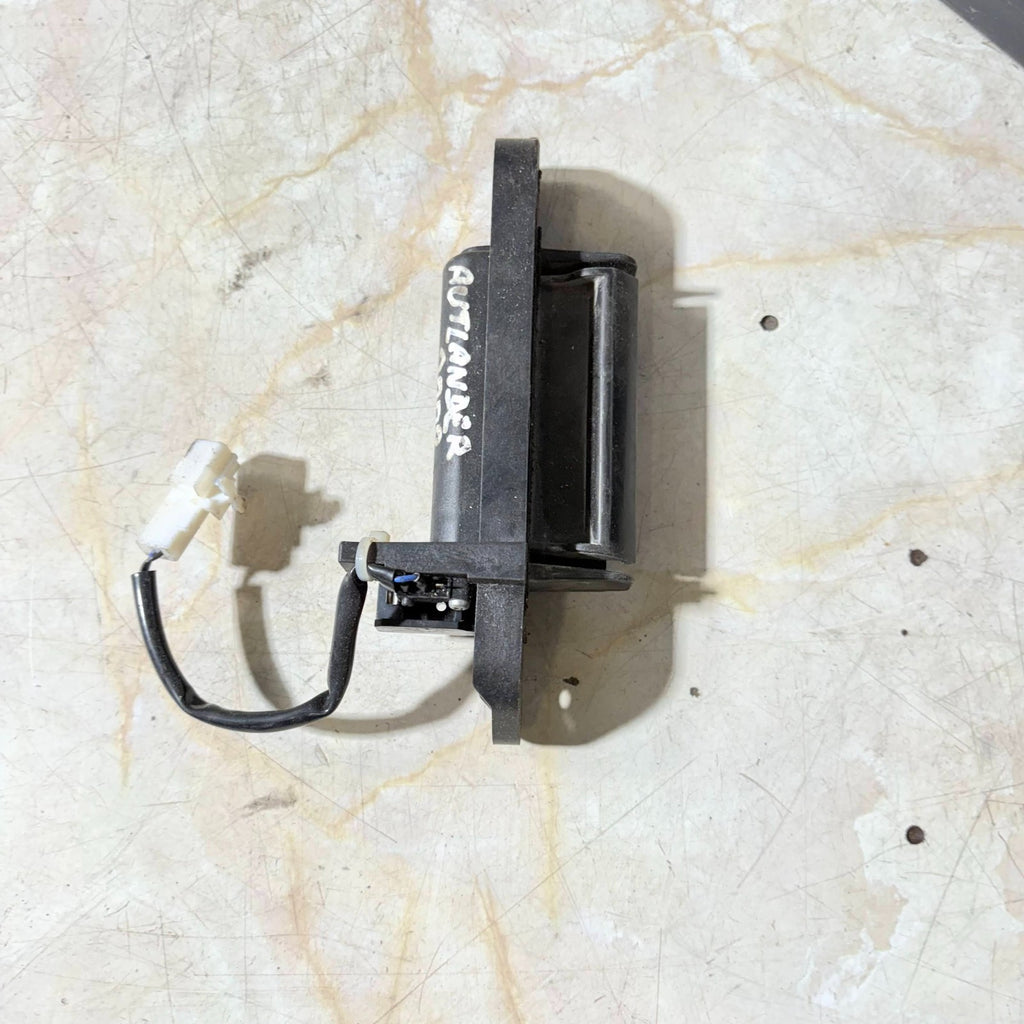 Mitsubishi Outlander MK2 2007-2012 Rear Tailgate Boot Release Handle Switch