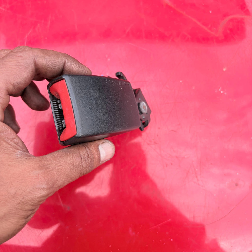 VAUXHALL CORSA 2007 MIDDLE REAR BELT CLIP 40-126-6978