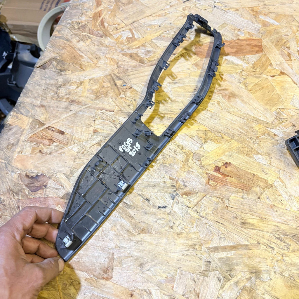 FORD FOCUS 20150-2018 HANDBRAKE LEVER COVER TRIM