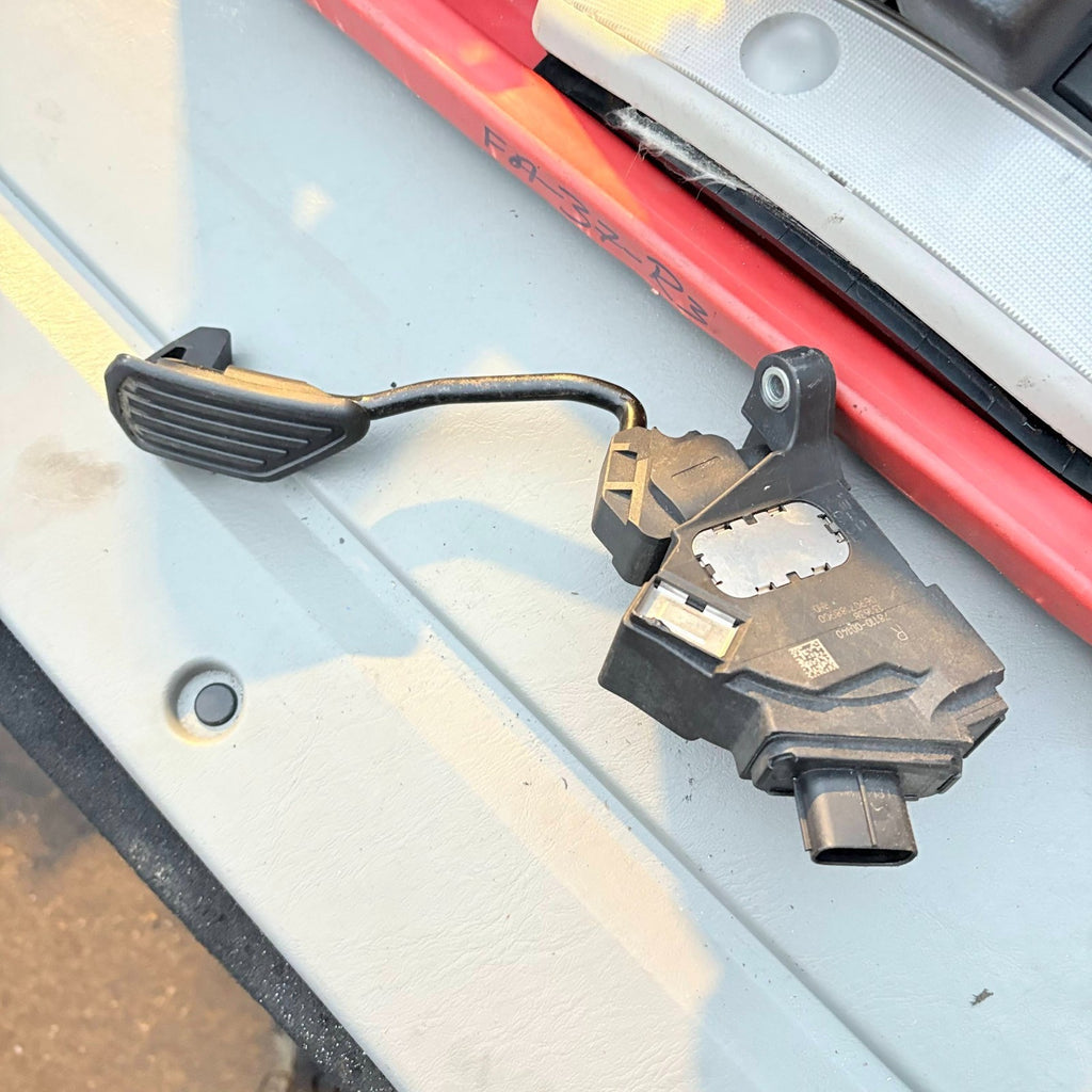 TOYOTA YARIS ACCELERATOR THROTTLE PEDAL 78110-0D140 2012-2017