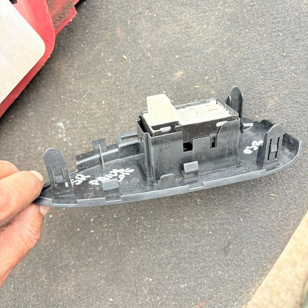 2009-2015 TOYOTA PRIUS 1.8 HYBRID DRIVER SIDE RIGHT REAR WINDOW CONTROL SWITCH