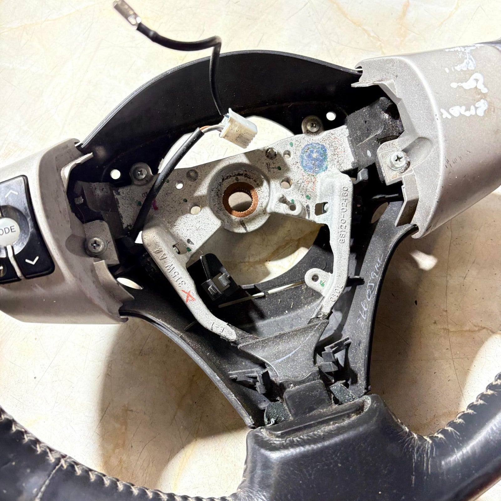 Toyota Yaris Mk2 XP90 2006-2011 Leather Steering Wheel Audio RHD GS120-02460