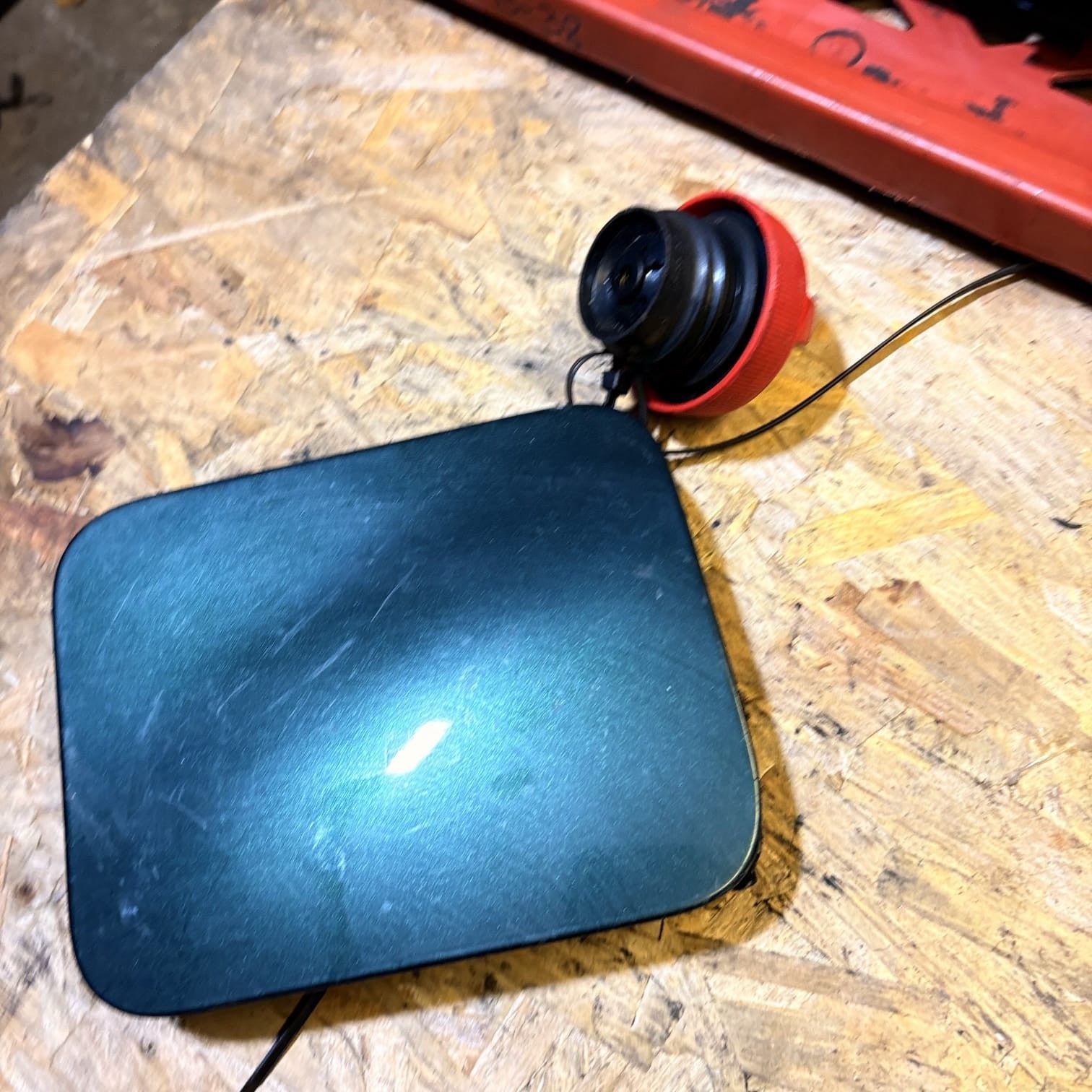 Nissan Almera Tino V10 2.2 dCi 2000-2006 Fuel Filler Flap Diesel Cap UK829781-54