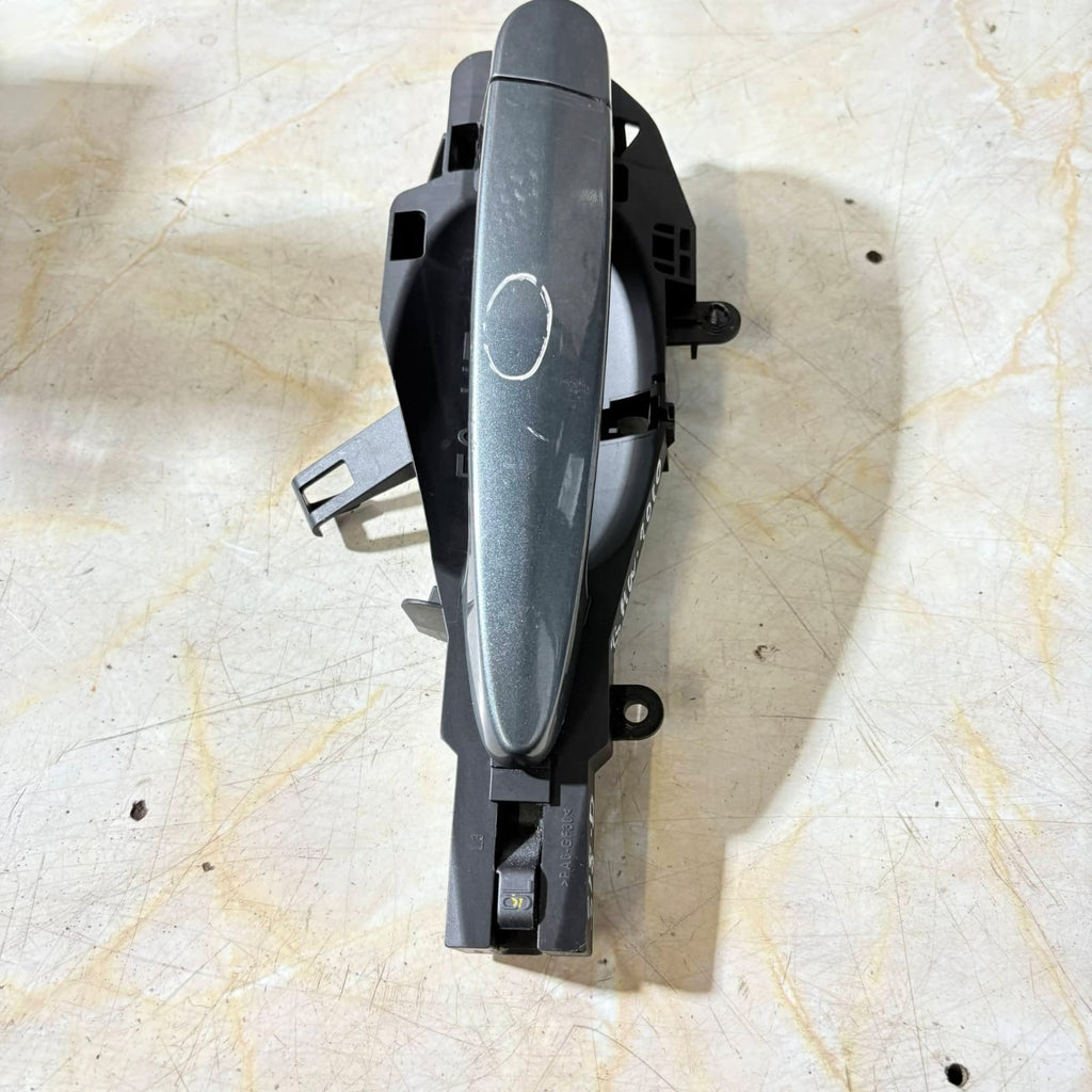 2010 BMW 320D M SPORT REAR LEFT DOOR HANDLE OUTER 390 PASSENGER REAR NSR