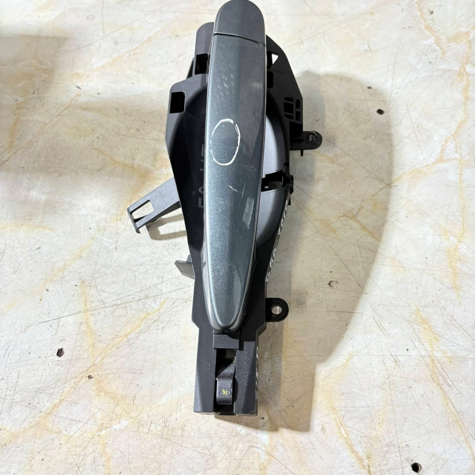 2010 BMW 320D M SPORT REAR LEFT DOOR HANDLE OUTER 390 PASSENGER REAR NSR