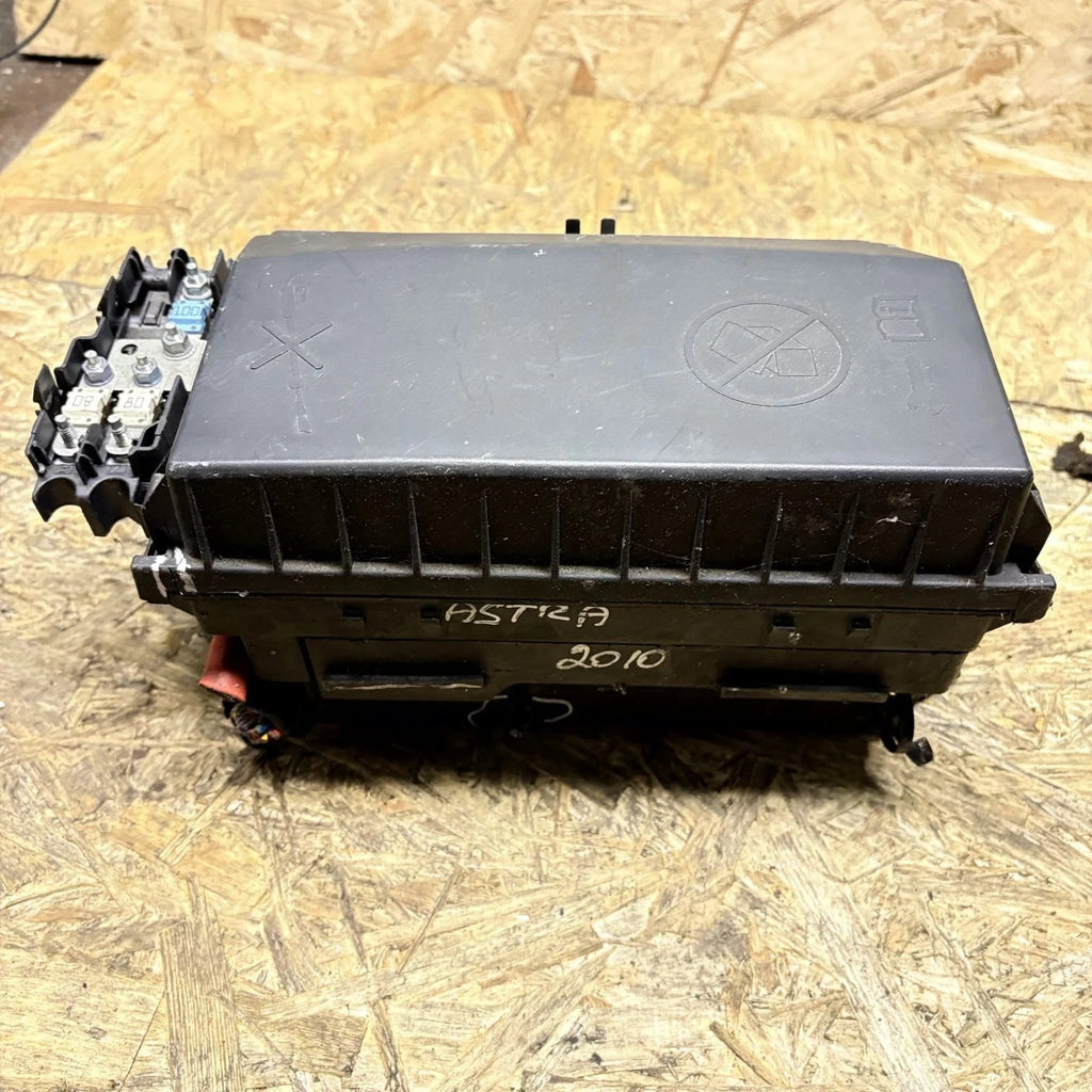 Security Box Central Electrics for Opel Astra J 13318783 1110033AB 2010