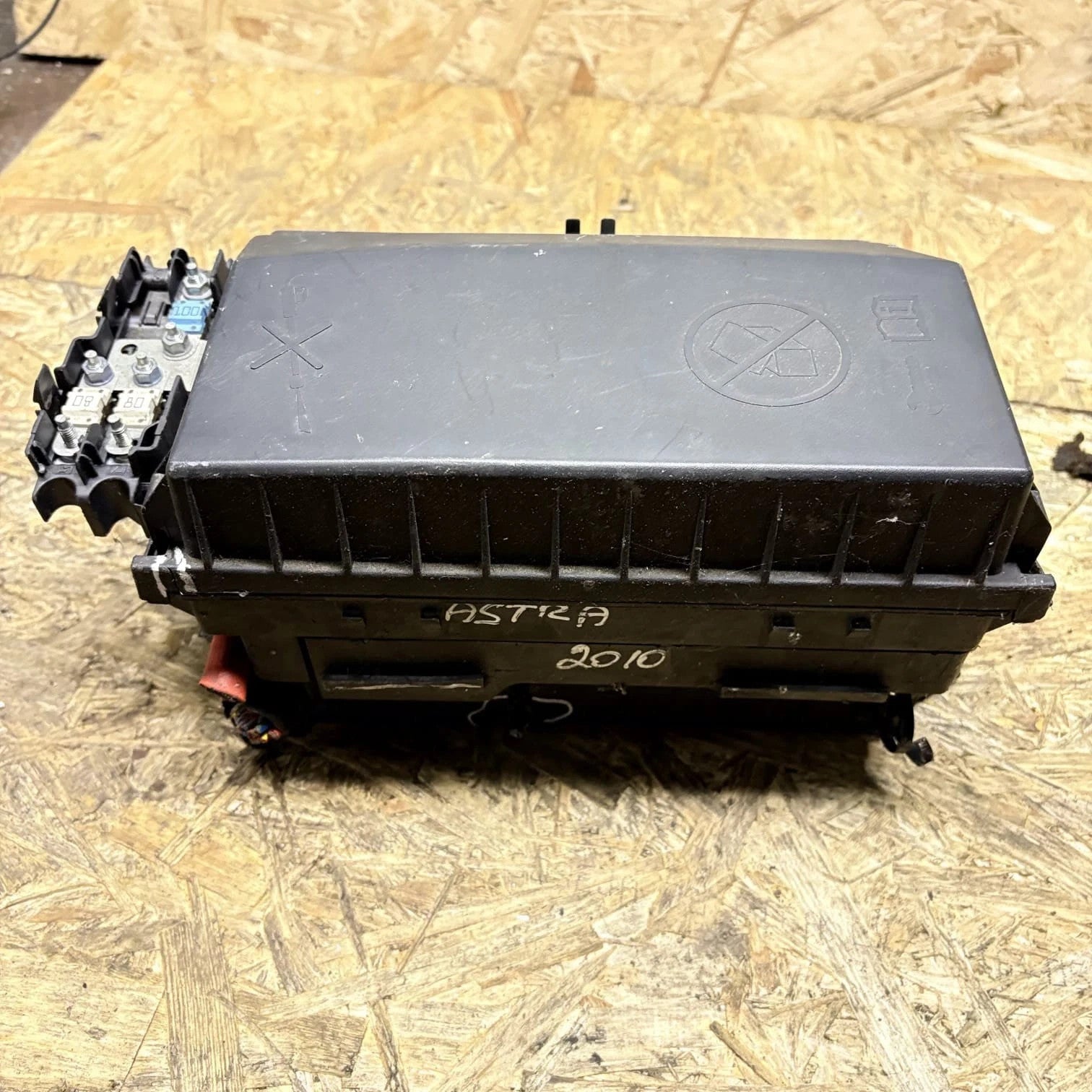 Security Box Central Electrics for Opel Astra J 13318783 1110033AB 2010