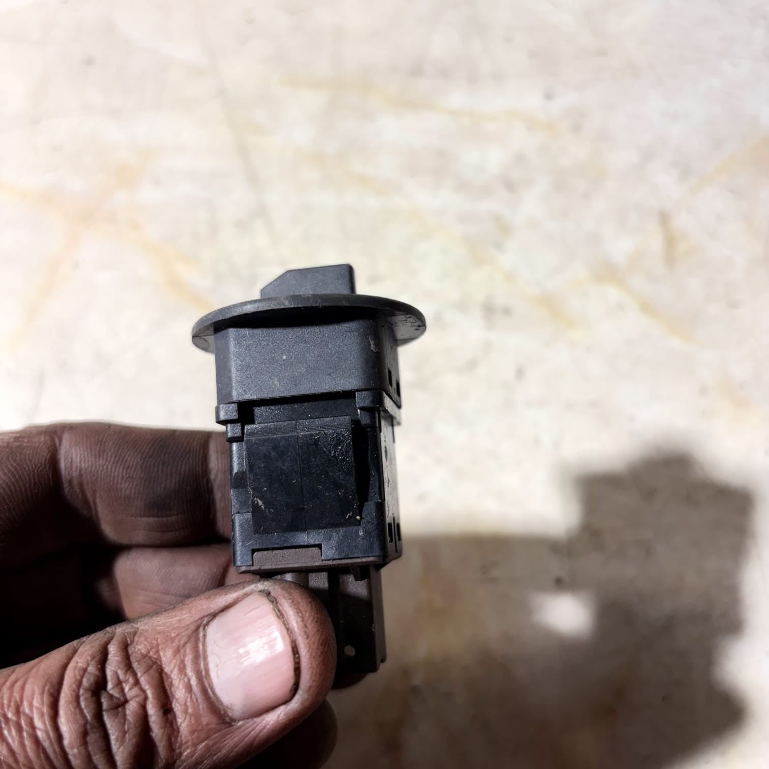 #15 2011 DACIA SANDERO AIRBAG ON OFF SWITCH 681995427R