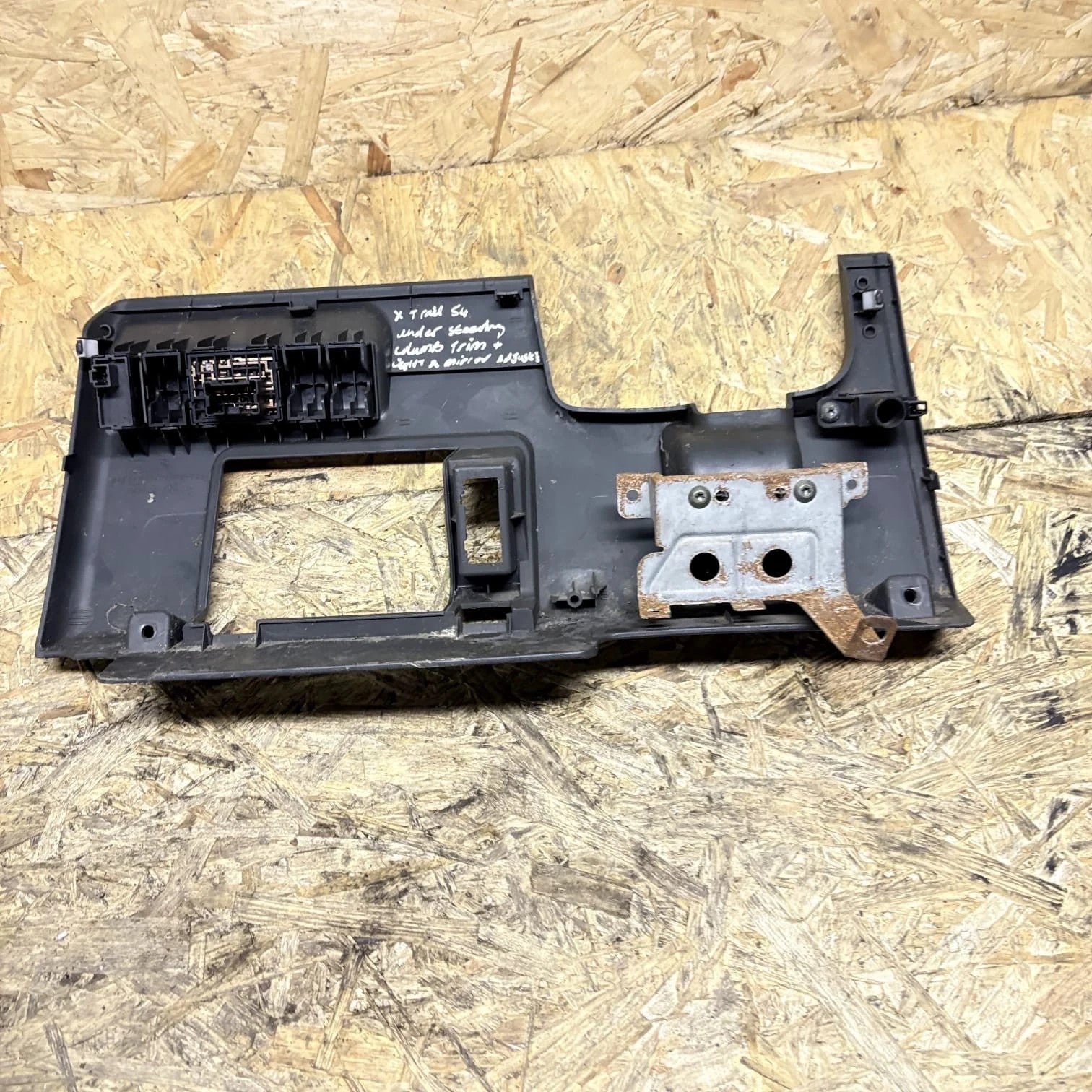 Nissan X-Trail T30 Interior Under Steering Wheel Dash Trim 68106 EQ320