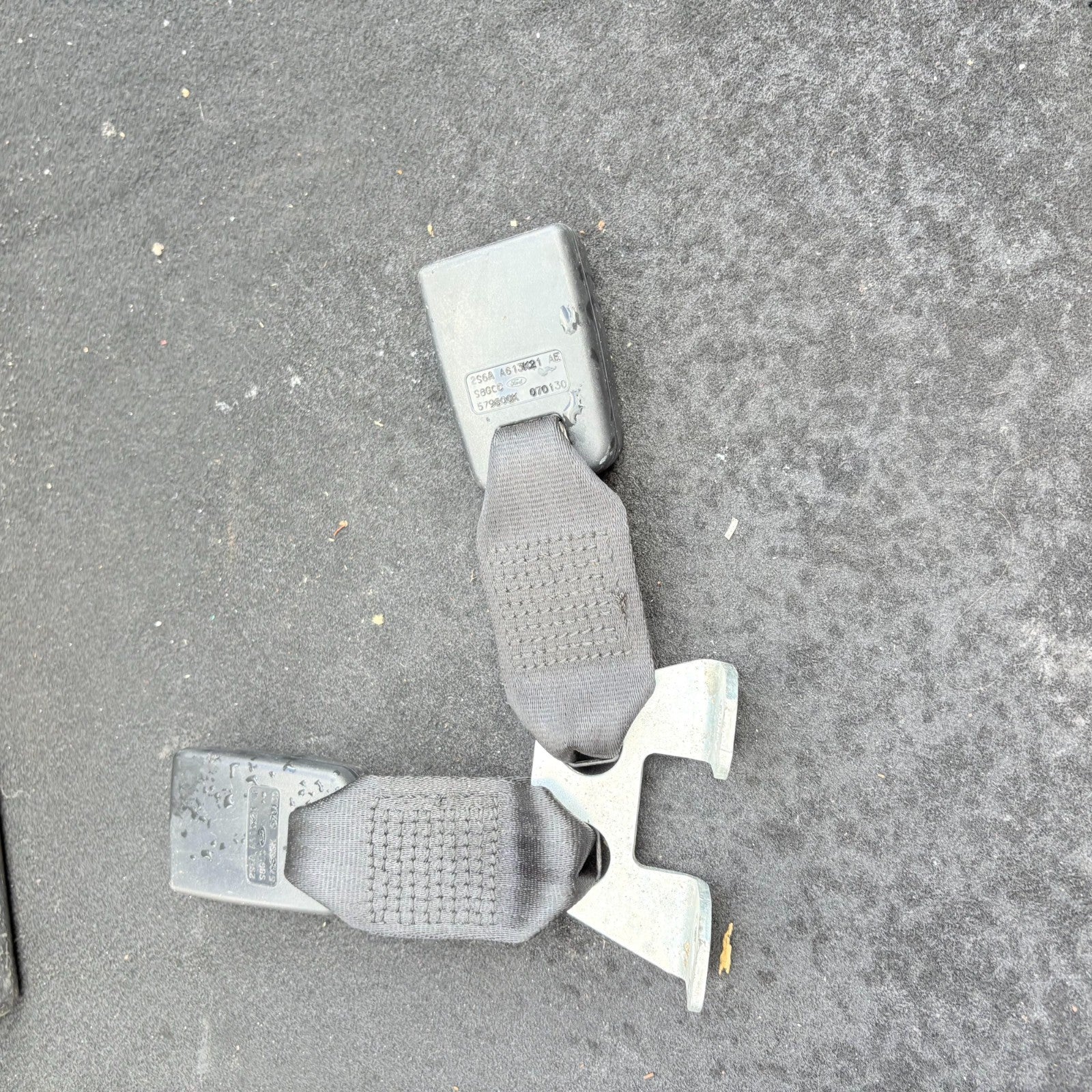 FORD FIESTA SEAT BELT STALK BUCKLE