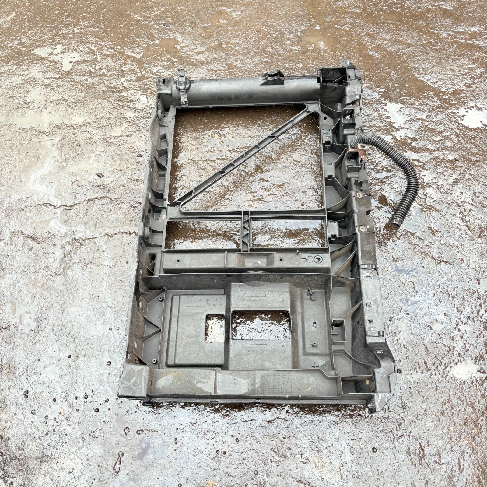 Peugeot 1007 2005 radiator support slam panel 1854680016