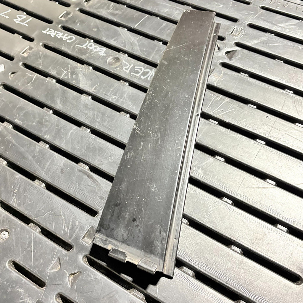 2005 VOLKSWAGEN PASSAT REAR RIGHT DRIVER EXTERIOR DOOR WINDOW TRIM COVER