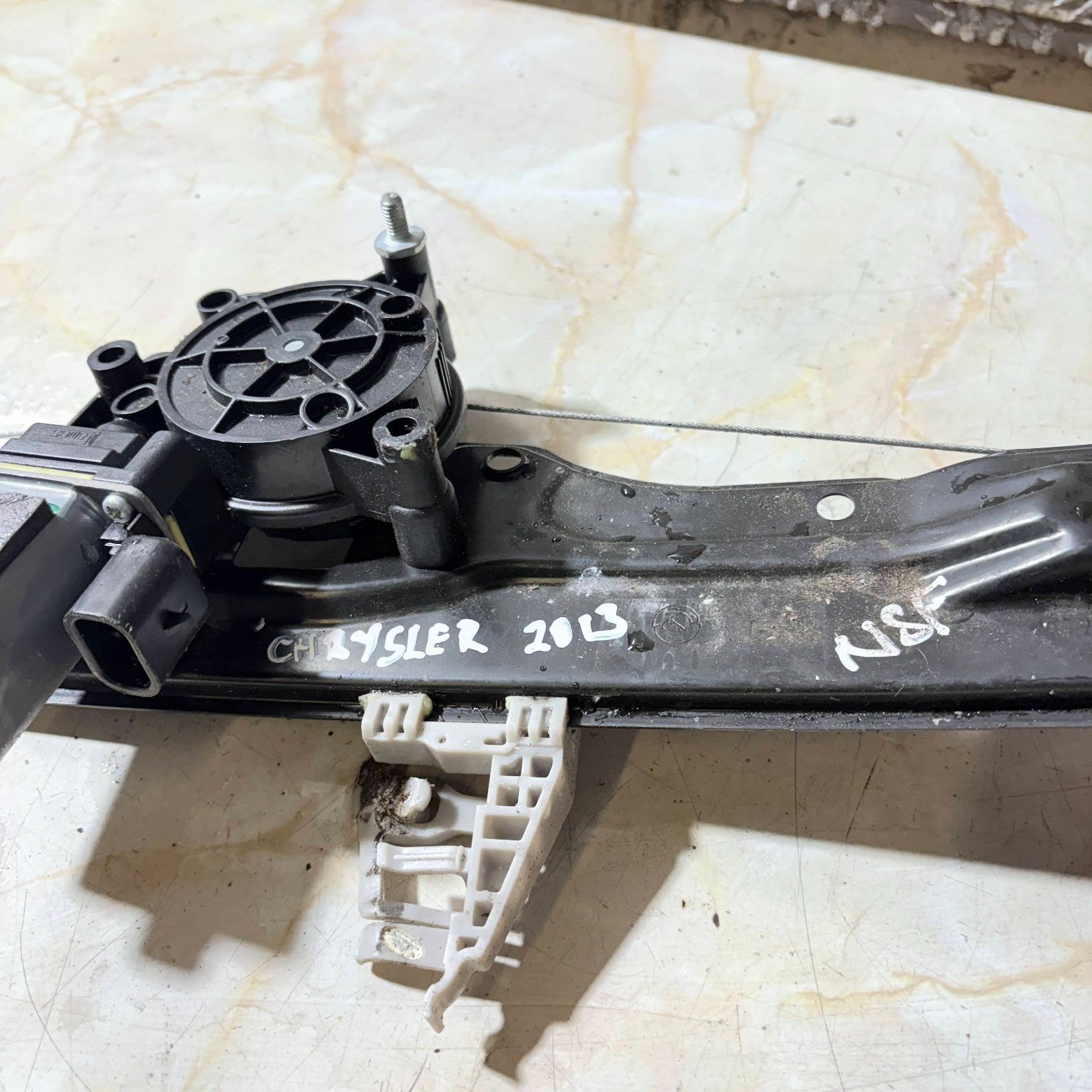 CHRYSLER 2013 5 DOOR WINDOW REGULATOR & MOTOR FRONT LEFT SIDE