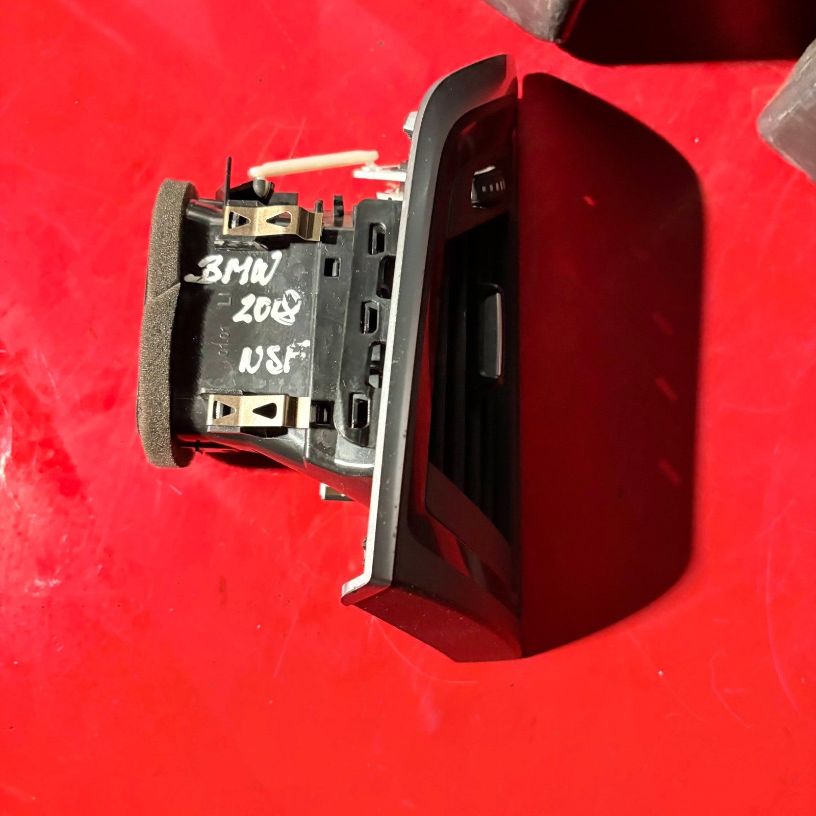 BMW 2018 Outer Dash Board Vent LH Passengers 2636103