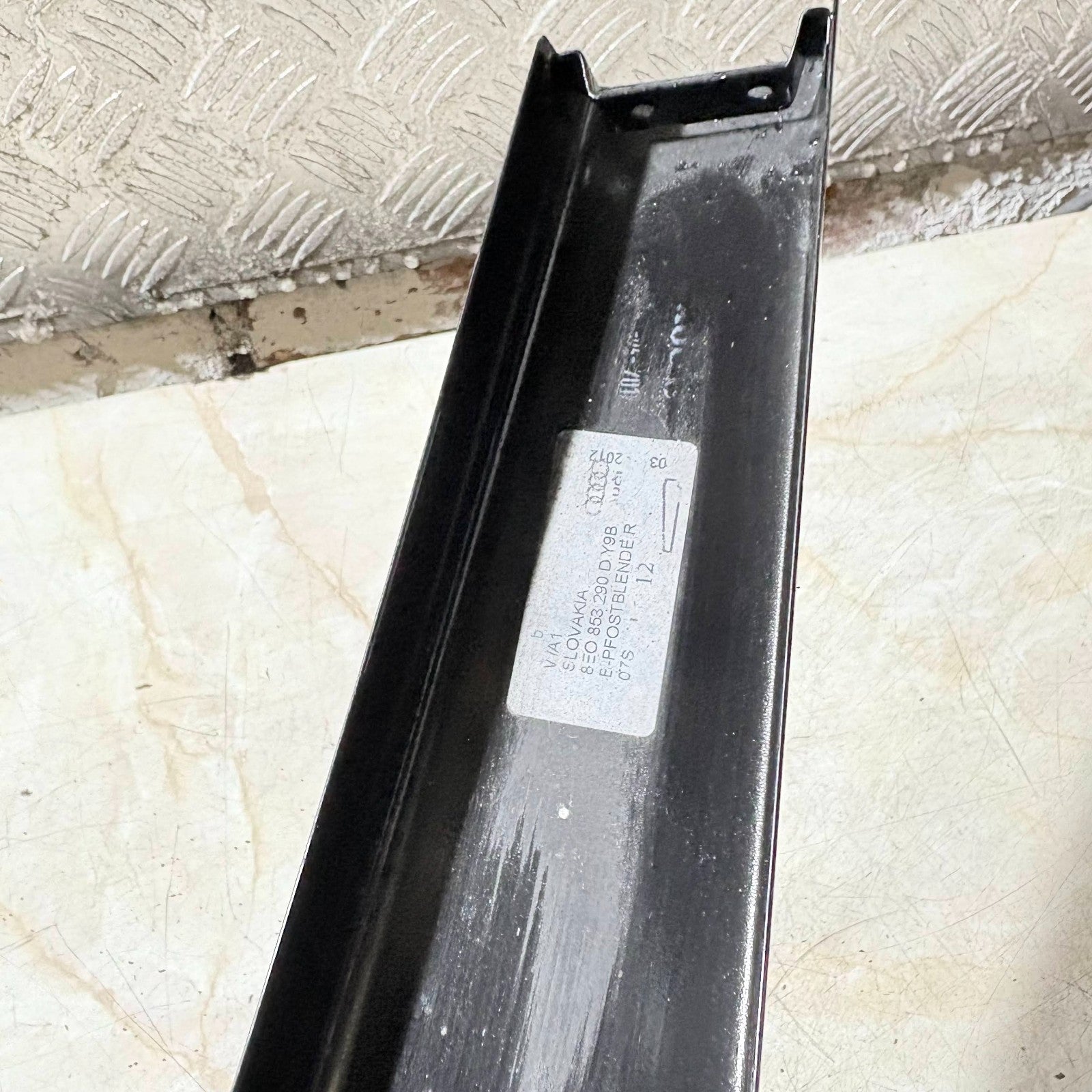 2012 SEAT EXEO DRIVERS SIDE FRONT EXTERIOR DOOR PILLAR TRIM 8E0853290D