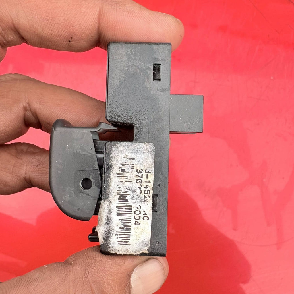 WINDOW LIFT SWITCH (FITS ALL DOORS)-Jaguar XJ XJ6 XJ8 XJR X350 2005 C2C1409