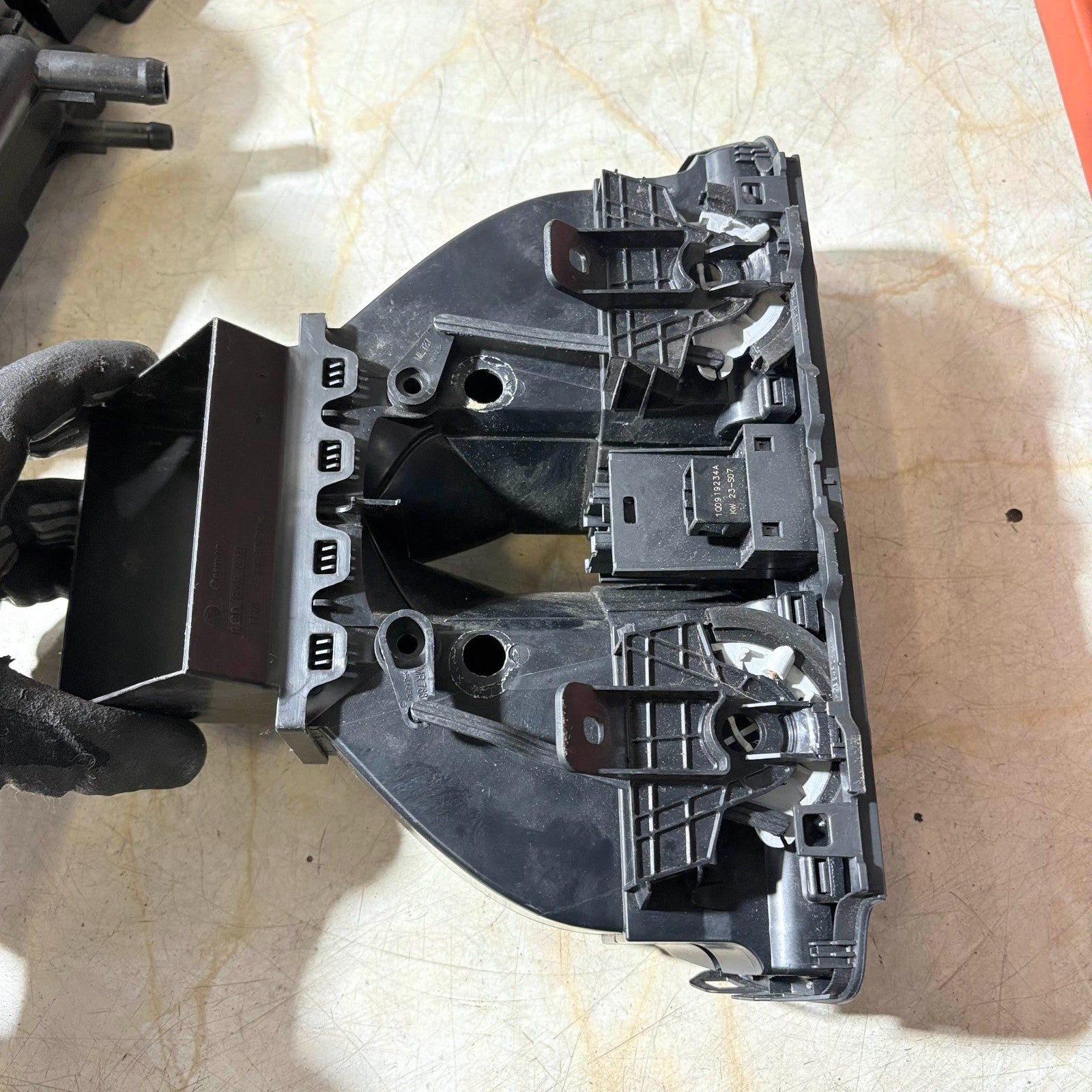 VOLKSWAGEN EOS 2007 CENTER AIR VENT 1Q0819735C 1Q0 819 735 C