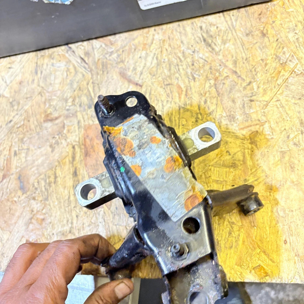 VOLKSWAGEN FOX 2008 PASSENGER LEFT FRONT ENGINE MOUNT
