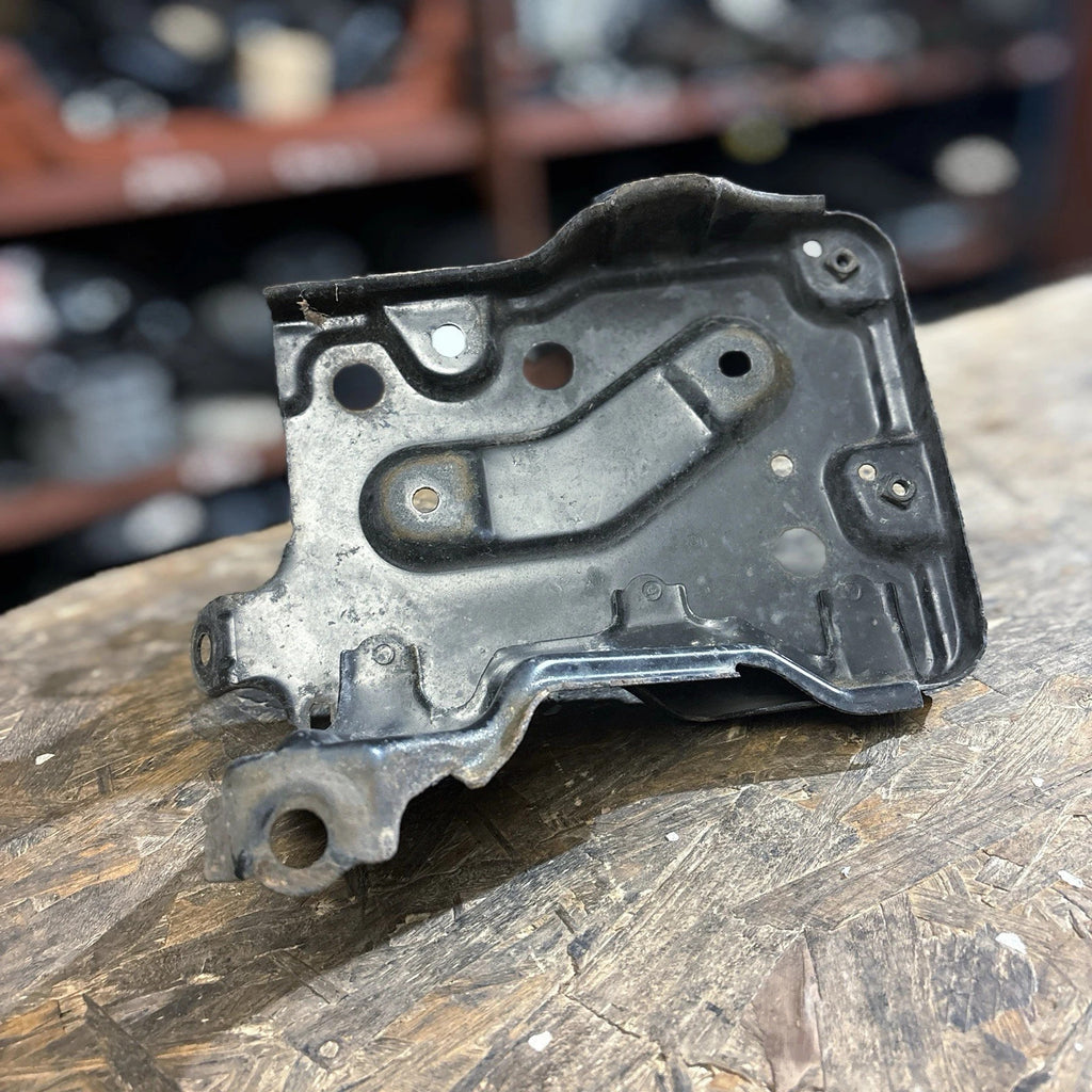 2008 TOYOTA YARIS MK2 1.4 DIESEL BATTERY TRAY HOLDER 1NDTV