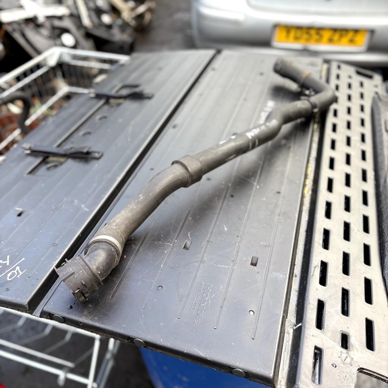 Porsche Cayenne 955 957 3.2 Radiator Coolant Water Pipe Top Hose 7L0122101E 2004