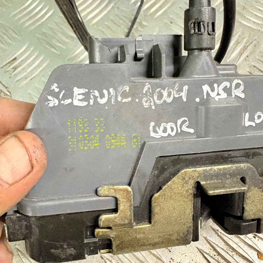 RENAULT SCENIC 2003-209 NSR PASSENGER REAR LEFT SIDE DOOR LOCK CATCH
