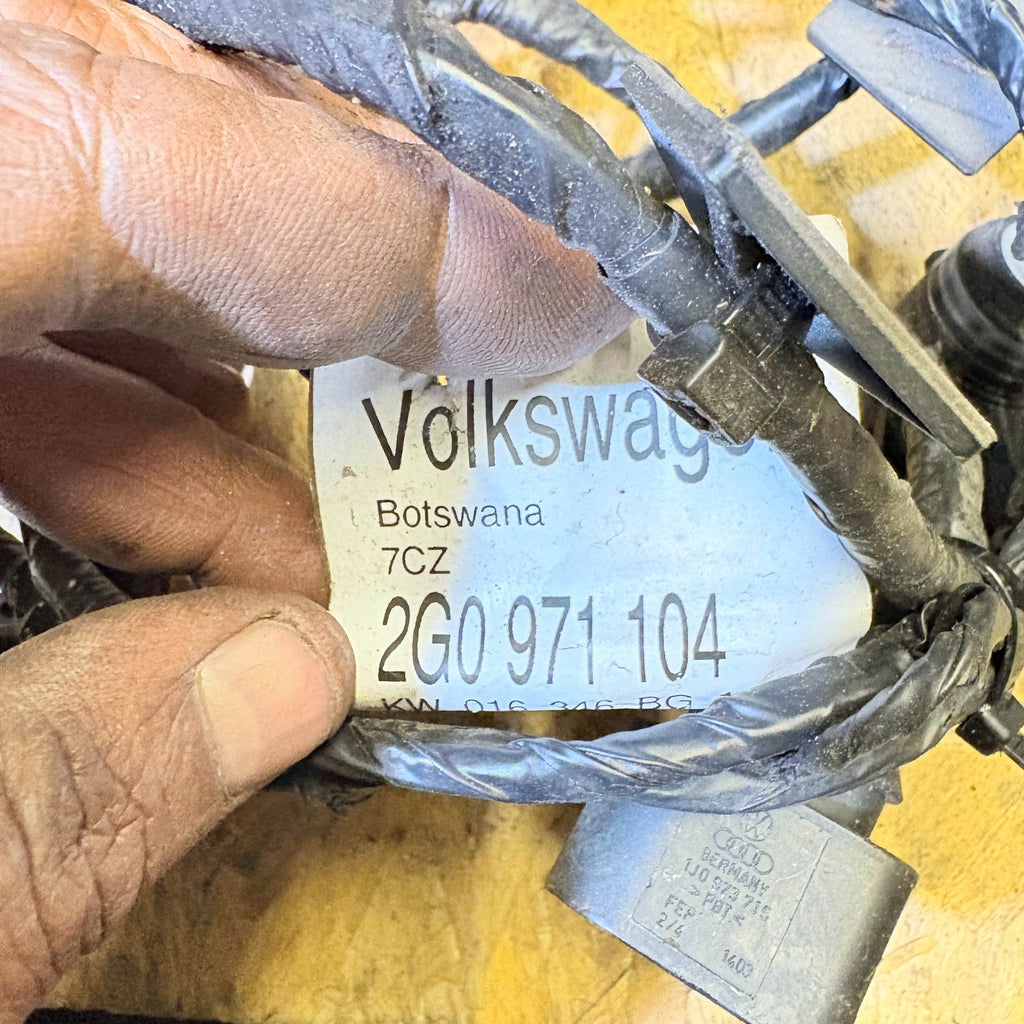 2017-23 VW POLO REAR BUMPER PDC SENSOR WITH WIRING LOOM HARNESS 8K0973702D