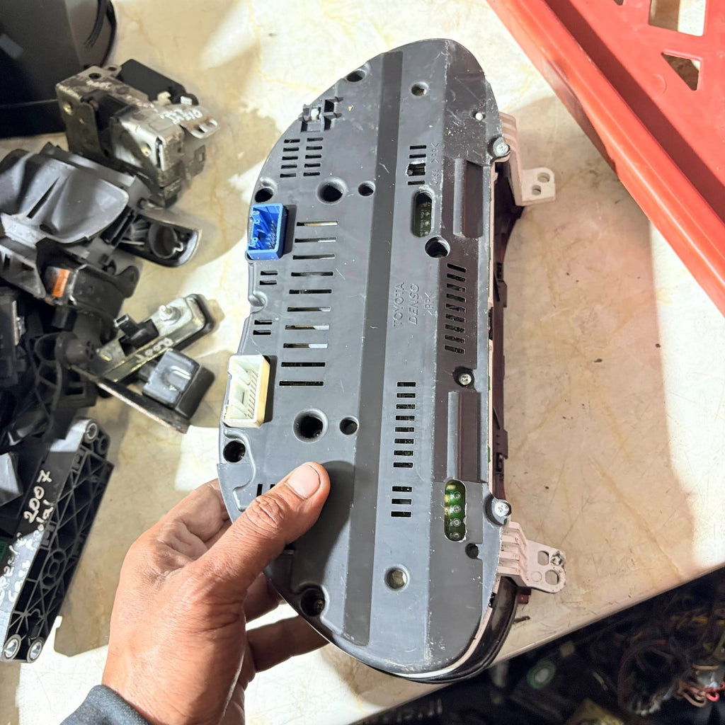 Toyota Avensis T25 2.2 D-4D Speedometer Instrument Cluster MB257430-5642