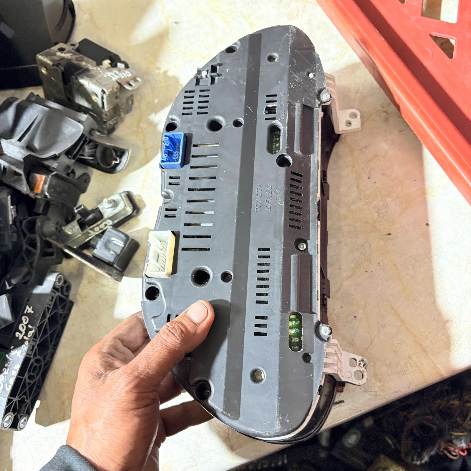 Toyota Avensis T25 2.2 D-4D Speedometer Instrument Cluster MB257430-5642