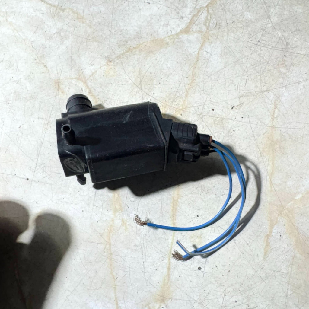 TOYOTA AVENSIS WINDSCREEN WASHER PUMP 12V